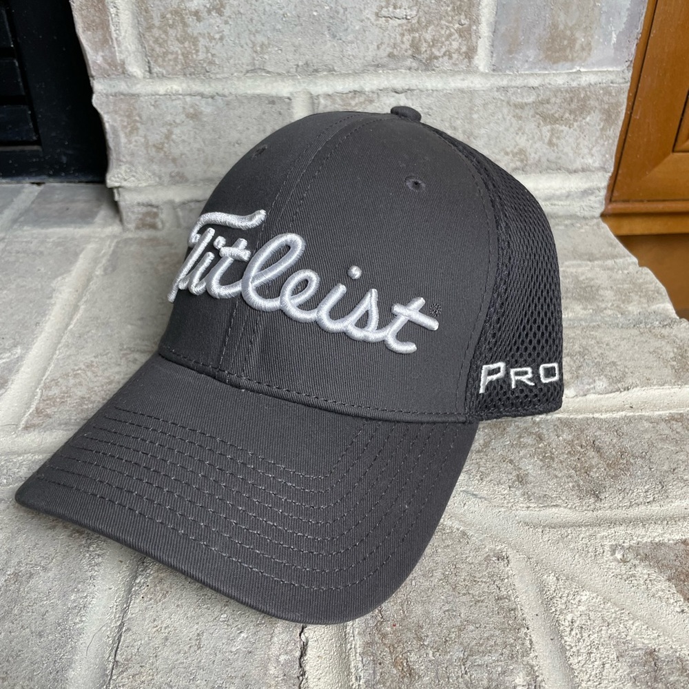Brand new Titleist golf hat size SM/M